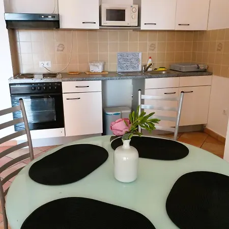 Hotel apartamentowy Dobra Family Vir